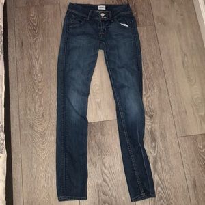 Very cute Hudson skinny jeans!!